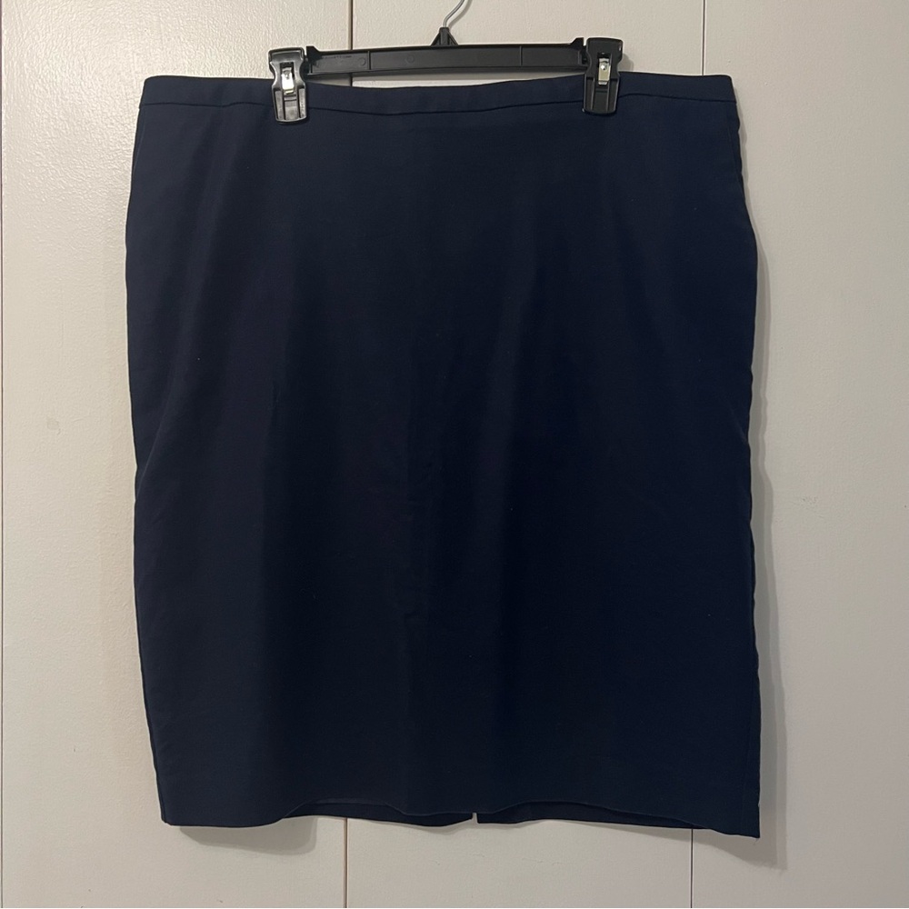 **Navy Merona Pencil Skirt – Size 18**
